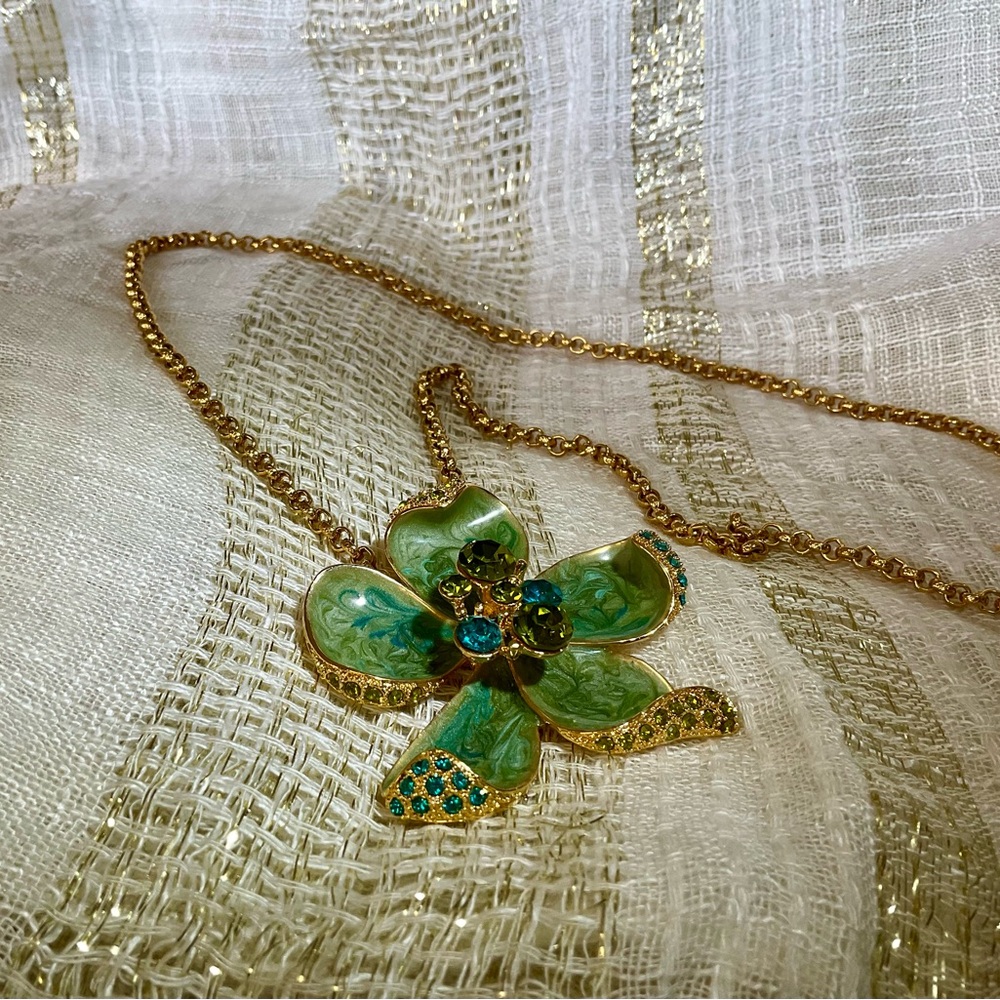 Vintage marked(unknown maker)QVC BROOCH/NECKLACE & a 29” Nolan Miller gold chain
